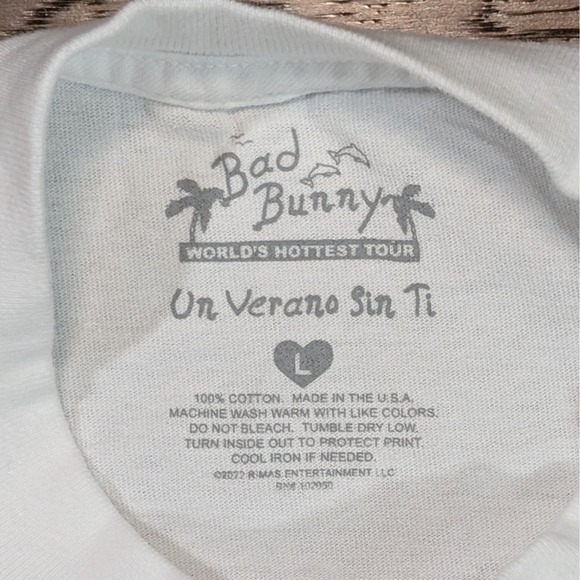 NEW Bad Bunny Official Merch World Tour 2022 Un Verano Sin Ti Men's Large 22x28 - Picture 3 of 7